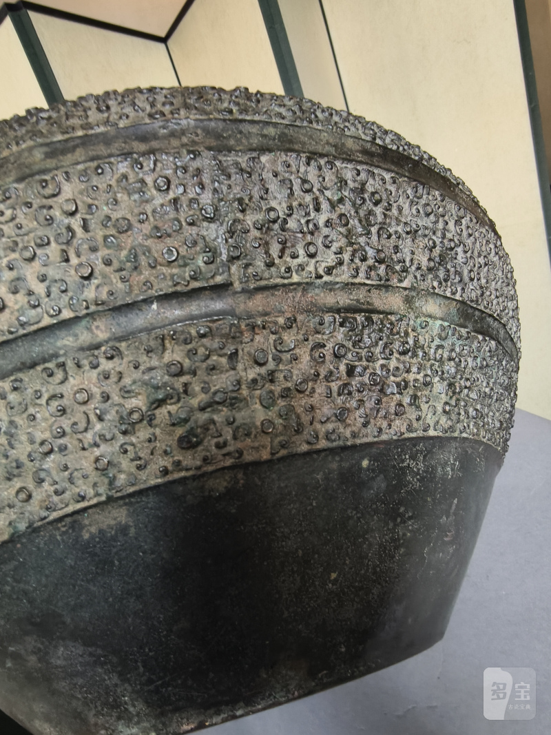 An archaic bronze vessel 'ling' - 图25